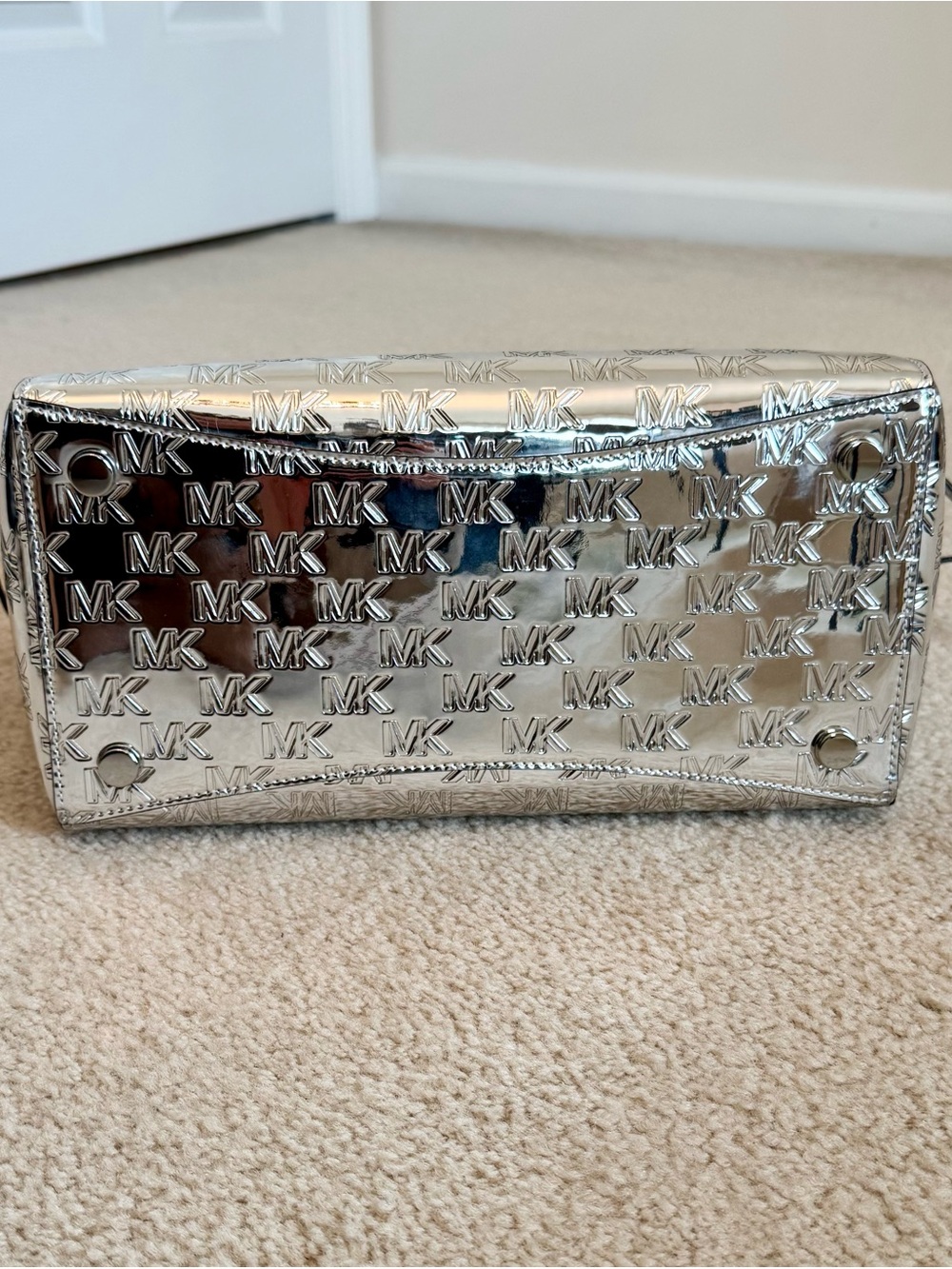 NWT Michael Kors Voyager Logo Embossed Patent Metallic Silver East West Tote MK - Picture 10 of 13